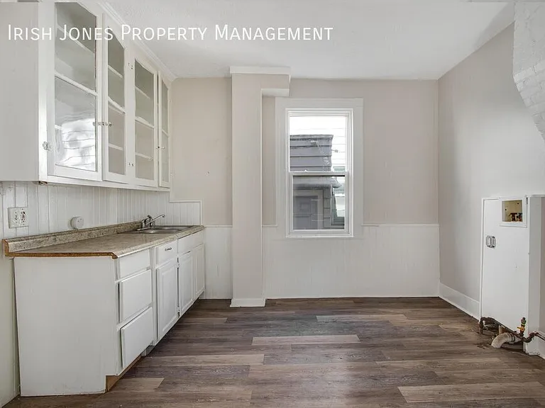 222 W Ferry St — Photo 5