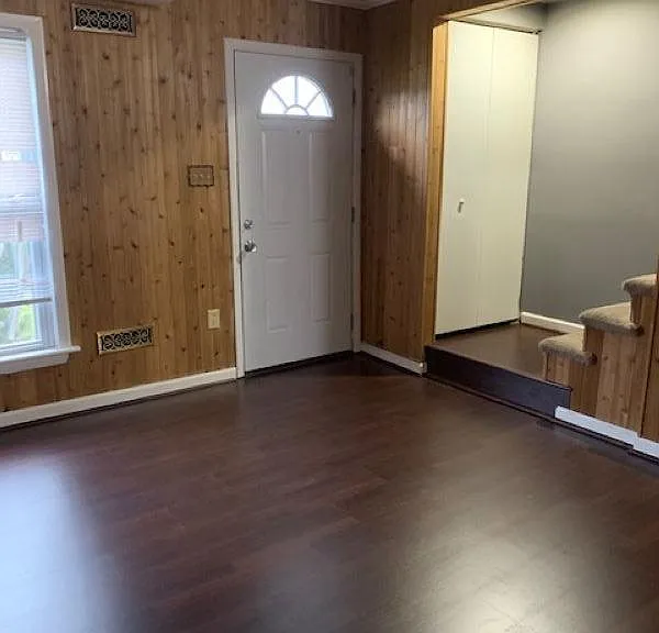 8401 Pioneer Dr — Photo 7