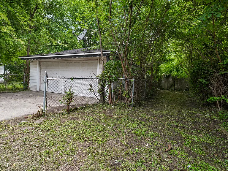 13891 Fairmount Dr — Photo 27