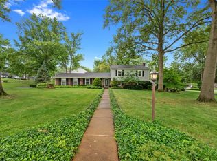 940 Warwick Ln, Ballwin, MO 63011