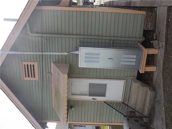 3rd image of 2745 Gladiolus St