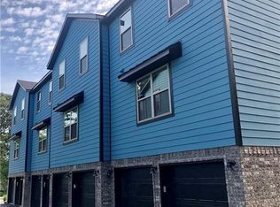 1999 N Bourbon Dr, Fayetteville, AR 72703