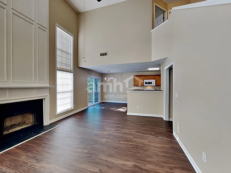 3450 Ridgefair Dr — Photo 3