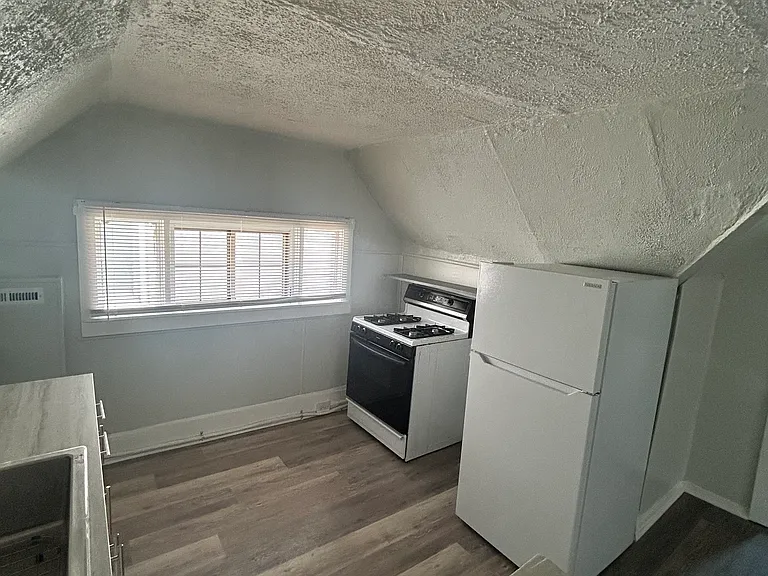 506 Maple St #3 — Photo 16