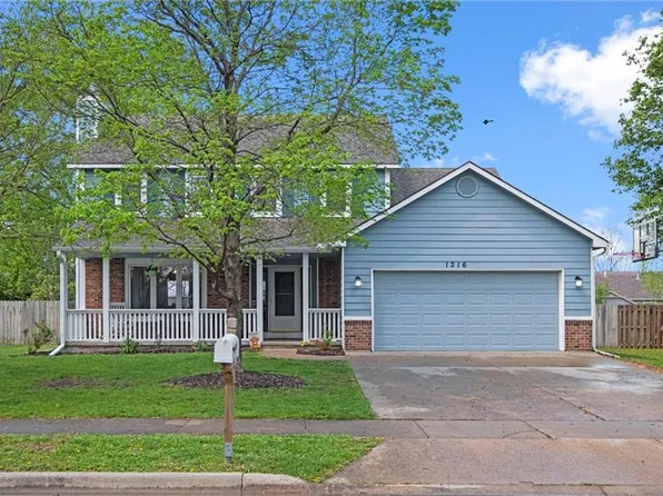 1316 S Redbud St, Ottawa, KS 66067