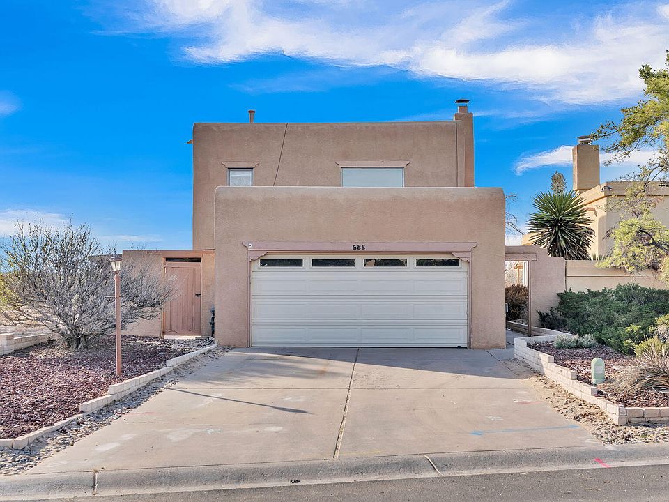 1st image of 688 Lakeview Cir SE