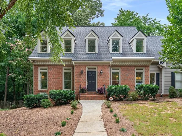 1061 Polo Club Dr NW, Marietta, GA 30064