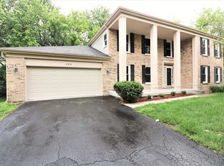 105 Covington Dr, Barrington, IL 60010