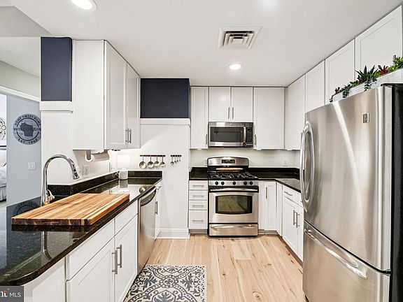 4th image of 525 N Fayette St Unit 218