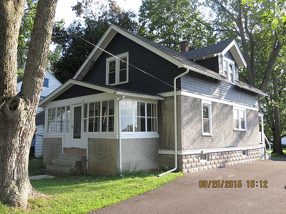 Side view by the driveway