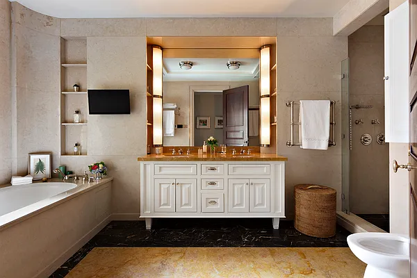 Sold by Sotheby's International Realty | media 11