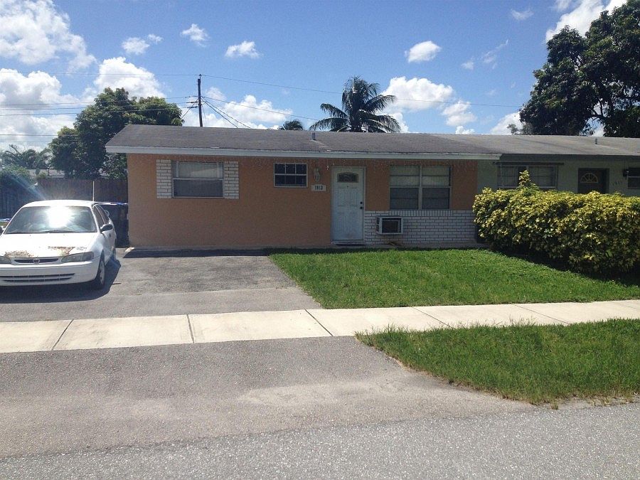 1st image of 1913 SW 69th Ave