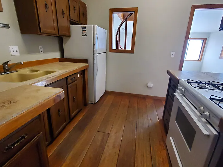 8695 Golden Ave — Photo 12