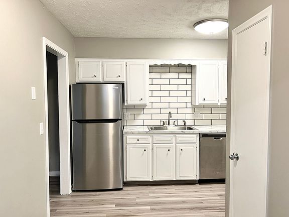 3rd image of 4813 Underwood Ave #4815