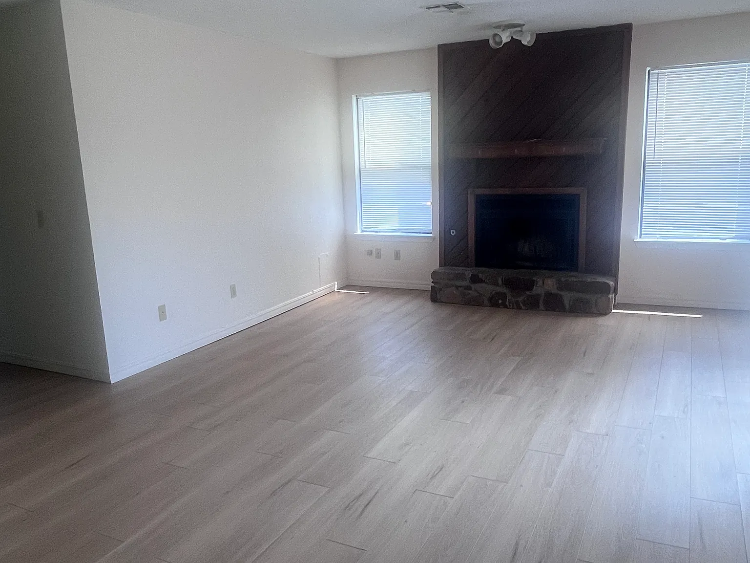 3 bed, 1129 sqft, $1,285 — Photo 2