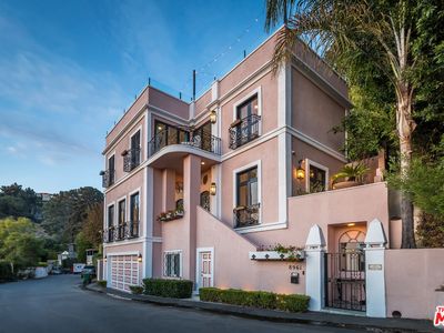 8961 Saint Ives Dr, Los Angeles, CA, 90069