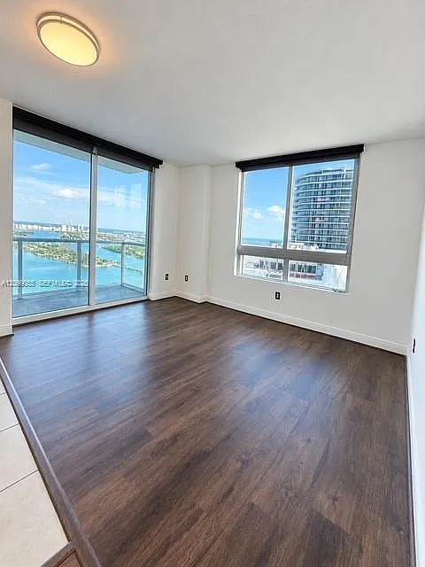 Quantum On The Bay Condo — Photo 3