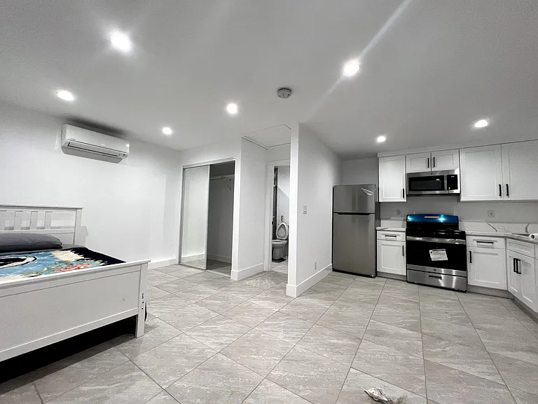 18234 Weddington St — Photo 5