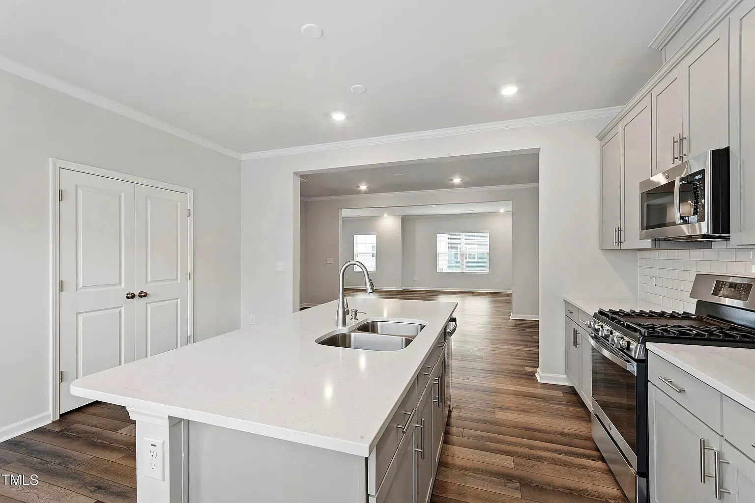 4 bed, 2410 sqft, $2,350 — Photo 3