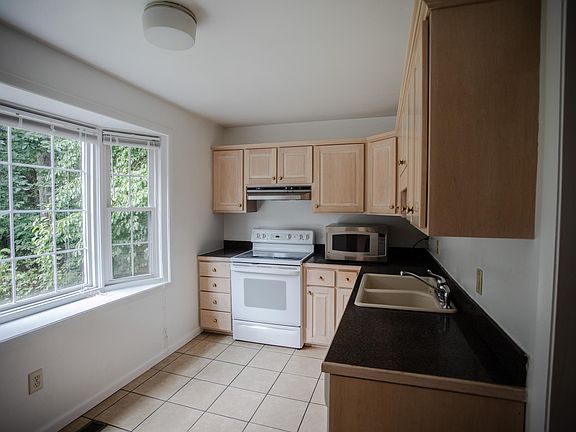 2nd image of 2836 Wellesley Ct APT 111