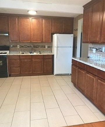3rd image of 525 Saint Anns Ave APT B