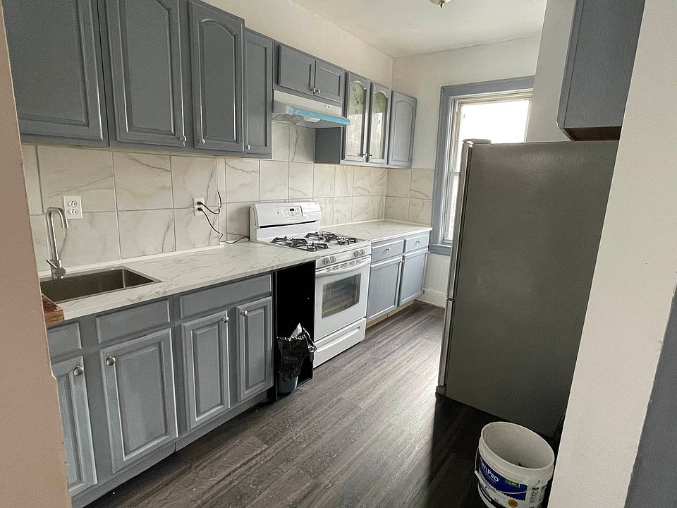 1st image of 34-22 Crescent St #2