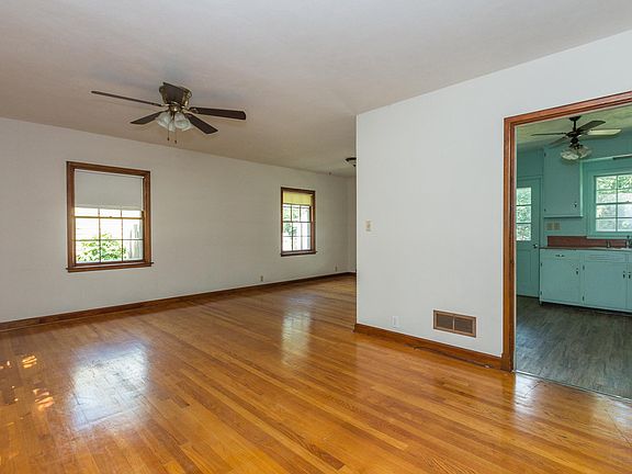 3rd image of 1422 Roosevelt Ave