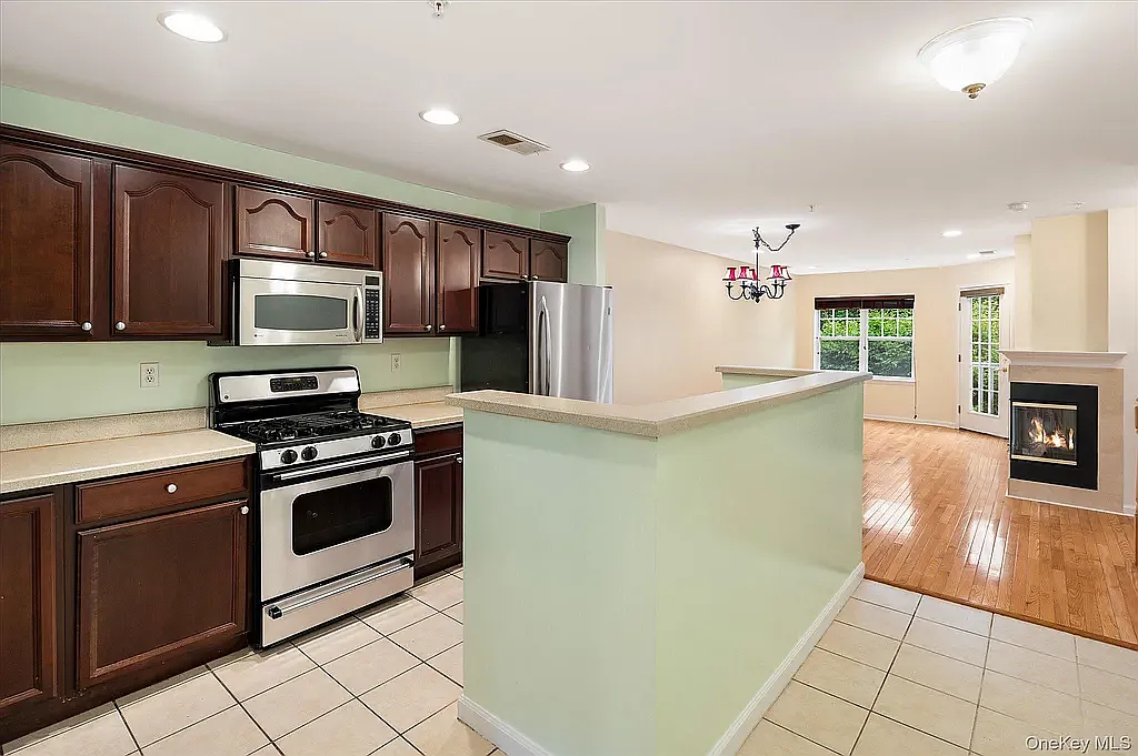 2 bed, 1296 sqft, $3,650 — Photo 1