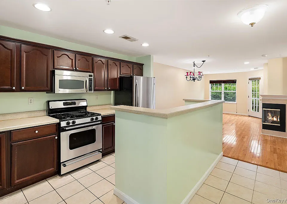 444 Highridge Ct