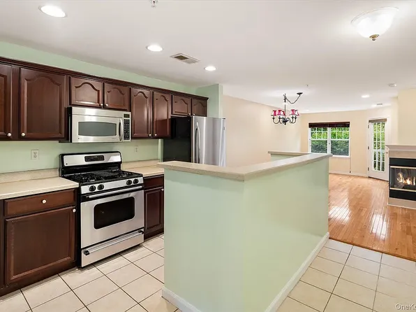 444 Highridge Ct, Peekskill, NY 10566