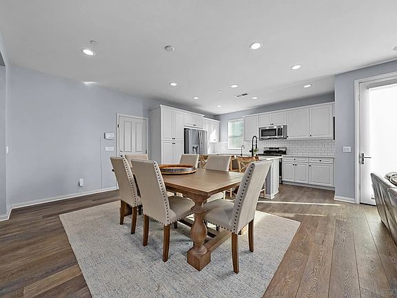 5th image of 1055 Sea Glass Way