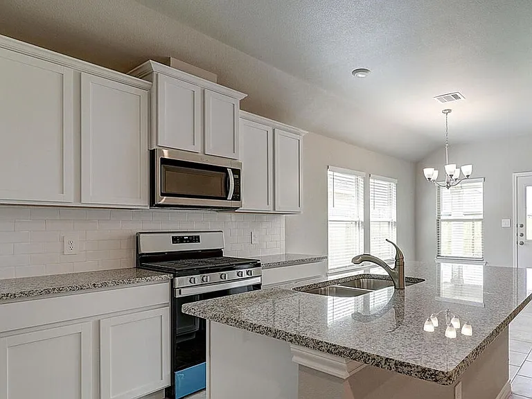 1269 Carnaby St — Photo 23