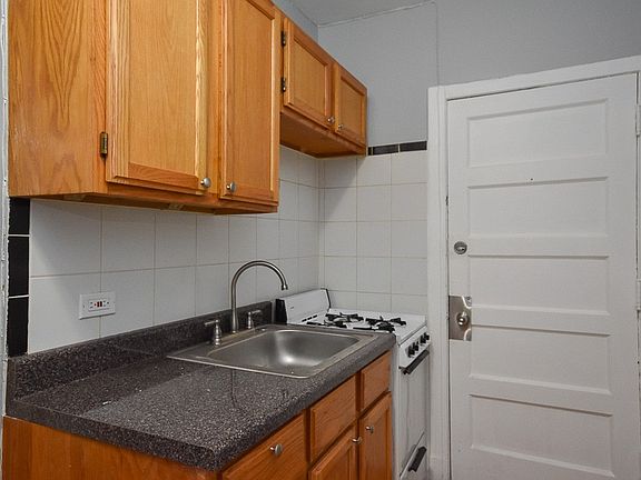 2nd image of 3259 W Wrightwood Ave #H2