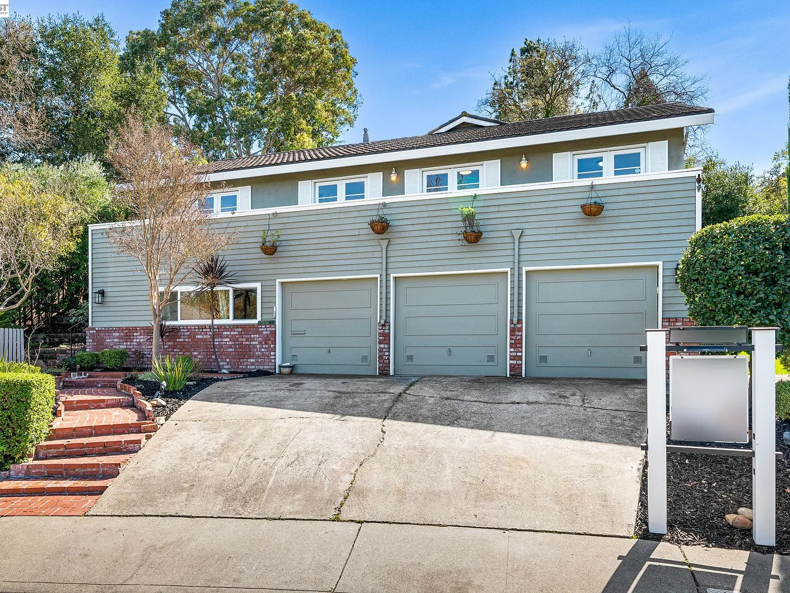 5 bed, 2524 sqft, $5,900 — Photo 4