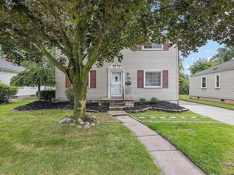 1708 Brockton Ave — Photo 1
