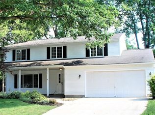 26100 Hickory Ln, Olmsted Falls, OH
