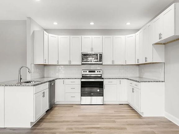 4th image of 1102 Andover Dr