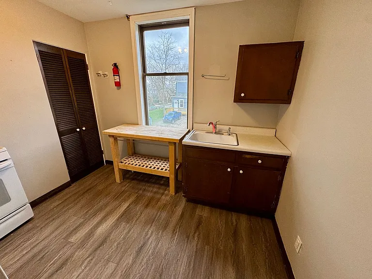 111 S Ohio Street (Full Service) — Photo 35
