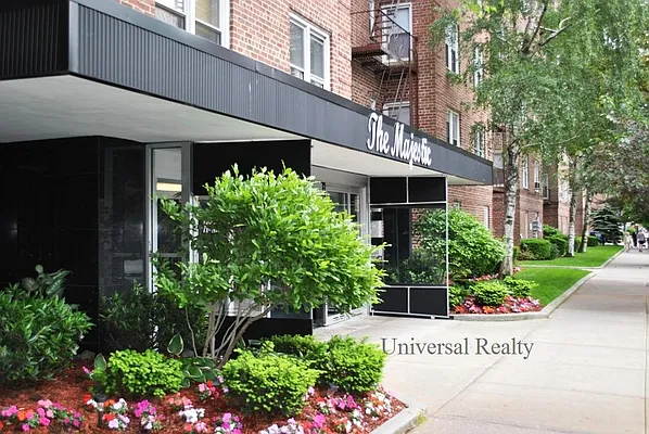 Sold by Universal Realty Group | media 10