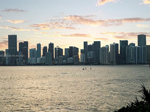 4th image of 2524 Fisher Island Dr #6204