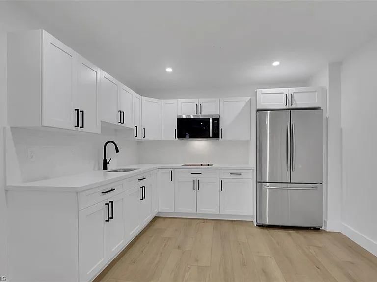 880 18th St NE — Photo 32