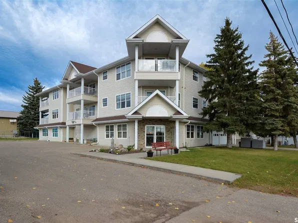 100 5th Avenue #206, Regina Beach, SK S0G 4C0