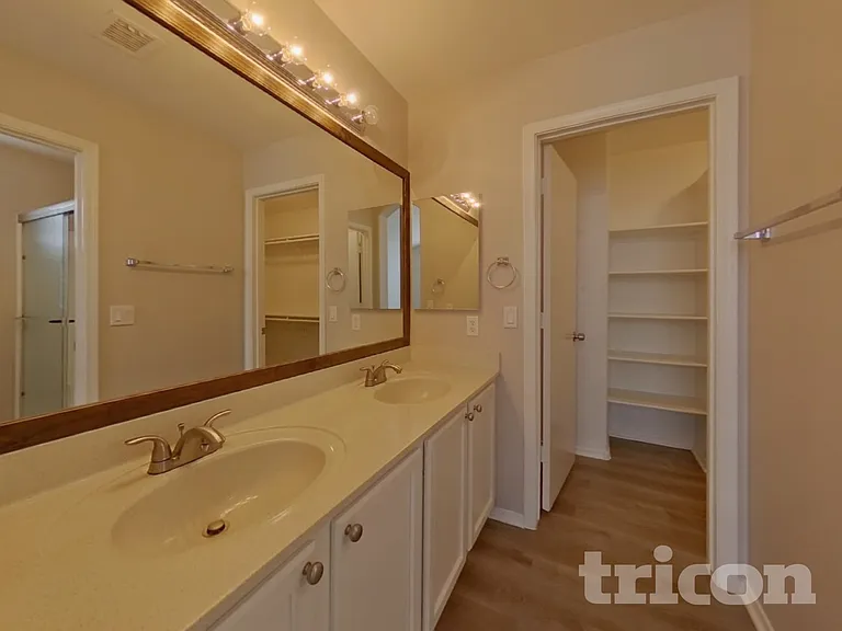 17220 N Wavyleaf Ave — Photo 8