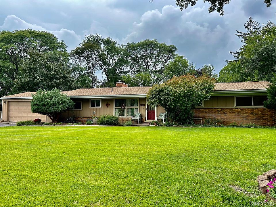 1st image of 32615 Briarcrest Knls E