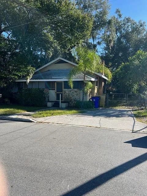 1031 N Florence Ave