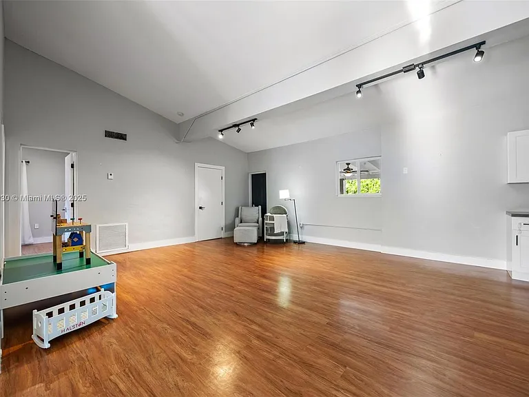 1651 SW 13th Ave — Photo 60