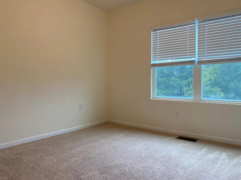 324 Skymont Dr — Photo 7
