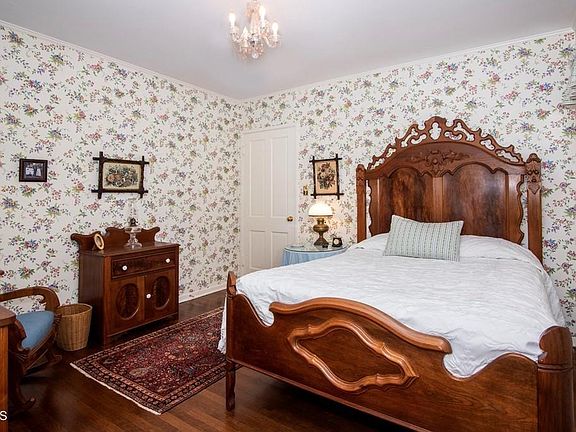 5th image of 1880 Sharon Pl