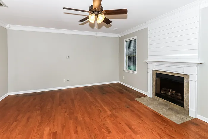 209 McEwen Ct — Photo 2