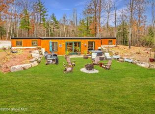 11 Maggie Dudley Rd, Crown Point, NY 12928